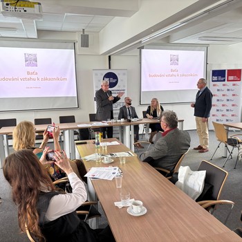 esk marketingov spolenost - Marketing a komunikace: Inovace a trendy ve vuce na vysokch kolch