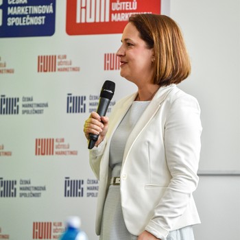 esk marketingov spolenost - Marketing a komunikace: Inovace a trendy ve vuce na vysokch kolch